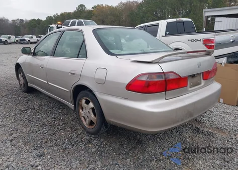 1998 Honda Accord Ex z USA, uszkodzony, nr VIN 1HGCG5656WA257578